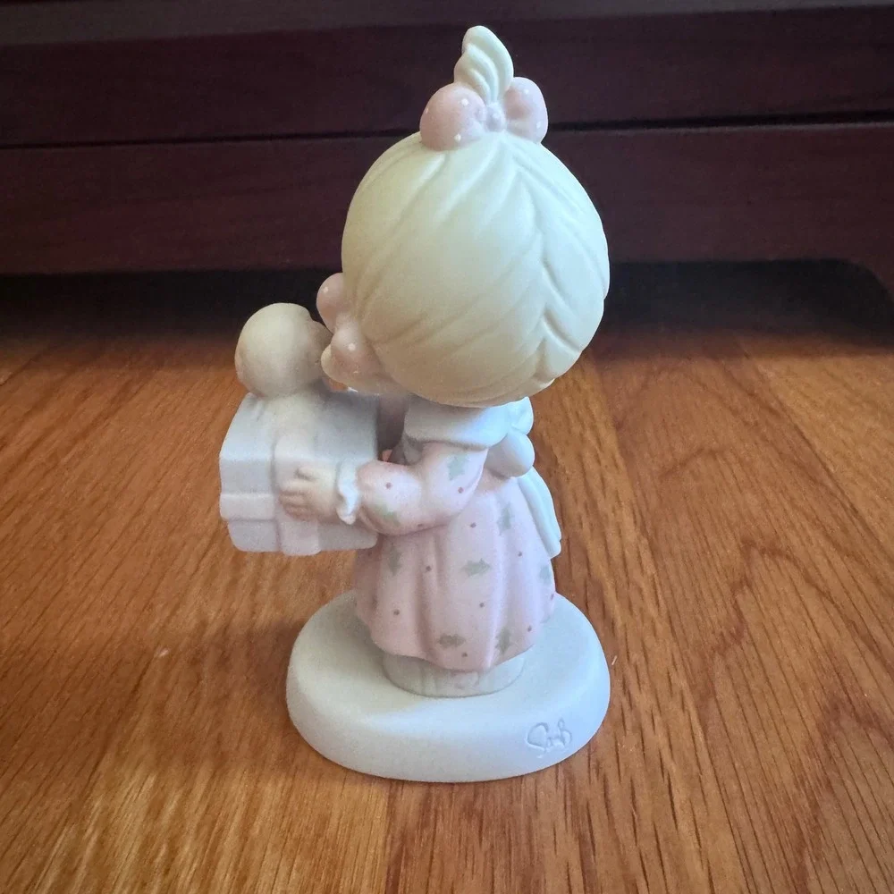Precious Moments 2003 Holiday Surprises Come in All Sizes Figure